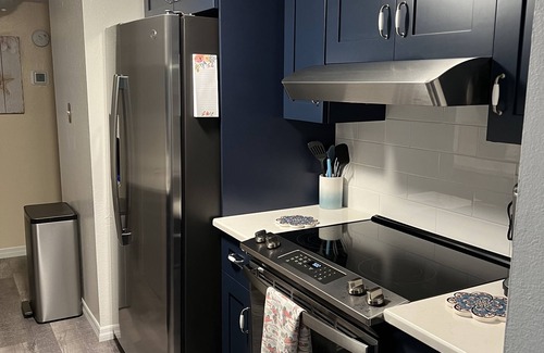 Bayview Condo | Newly renovated condo in gated community. Private beach 2 heated pools, hot tub
