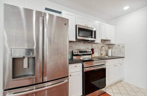 North Philadelphia Apartment | Newly Renovated Comfortable 1bedroom 1 bathroom Near Temple University
