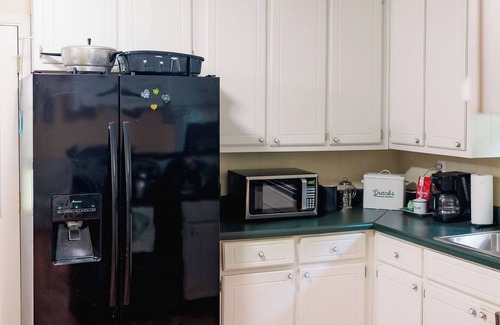 Oxford House | Newly renovated, comfy & artsy! 1mi to Square, 2mi to Campus in old Oxford