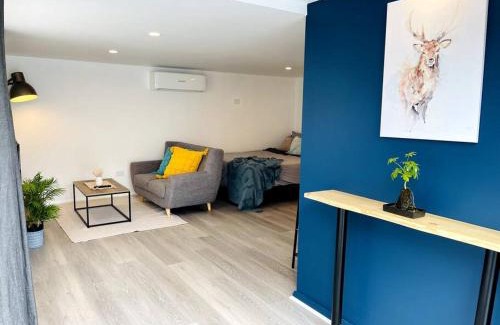 Mornington Apartment | Newly Renovated Contemporary Private Studio near Hobart CBD and Airport