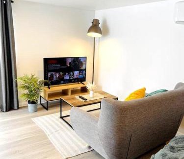 Mornington Apartment | Newly Renovated Contemporary Private Studio near Hobart CBD and Airport