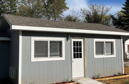 Oscoda Cabin | NEWLY RENOVATED! Cozy cabin in peaceful Oscoda with WiFi, AC