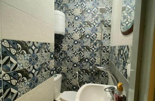 Bab Sharqi Apartment | Newly renovated cozy studio 2 min 2 SEA