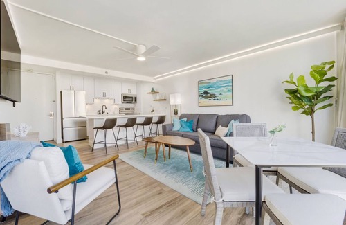 Waikiki Condo | Newly renovated, Free Parking, One block to Waikiki Beach
