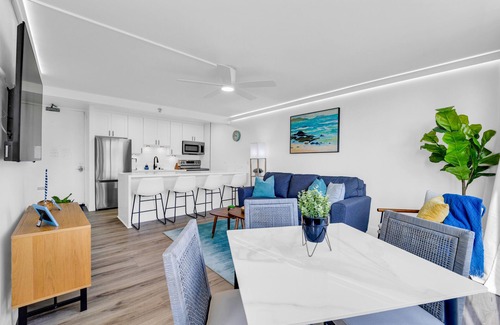 Waikiki Apartment | Newly renovated, Free Parking, One block to Waikiki Beach