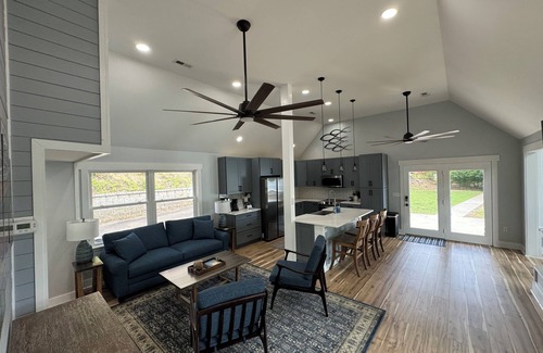 Dublin House | Newly renovated & furnished 3 bdrm, 2 bath lake home, dock, spectacular view