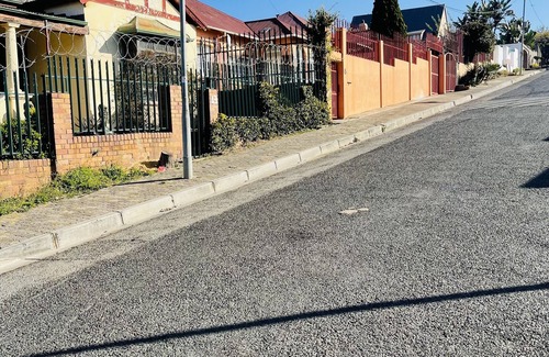 Greater Johannesburg Metropolitan Area House | Newly Renovated House Close To The Heart Of CBD