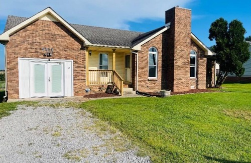 Clarksville House | Newly Renovated Home Away From Home