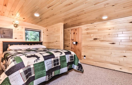 Minocqua Cabin | Newly Renovated Home and Cottage on Squirrel Lake!