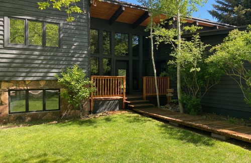 Jackson House | Newly Renovated Home in Ideal Walk to Town Location