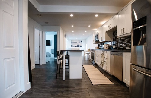 Cultus Lake House | NEWLY Renovated House at Main beach, Cultus Lake!