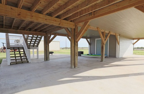 Brazoria House | Newly renovated house 10 mins. from the Intracoastal on the San Bernard River!