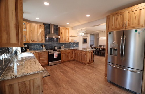 Mount Joy House | Newly Renovated House and private Pickleball in the Heart of Lancaster