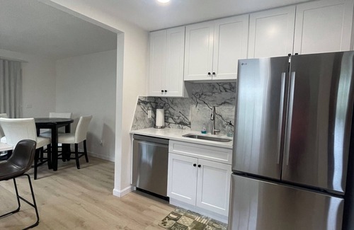 Framingham House | Newly Renovated Luxury 3-Bed 2-Bath House with Easy Airport Access