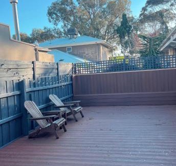 Mornington House | Newly renovated! Minutes away from Mother's Beach and Main Street!