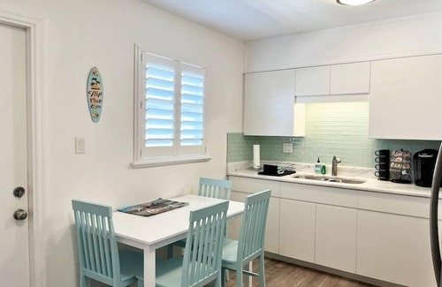 Solana Apartment | Newly Renovated - Modern Apartment 3 of 4