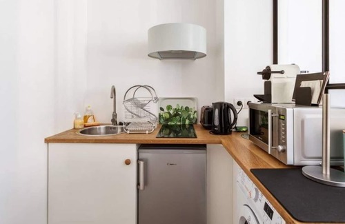 Quartier des Grandes-Carrieres Apartment | Newly Renovated, Modern Studio Flat—Montmartre