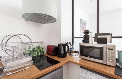 Quartier des Grandes-Carrieres Apartment | Newly Renovated, Modern Studio Flat—Montmartre
