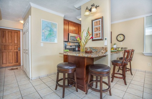 Historic Kailua Village Condo | Newly Renovated Ocean View Condo 🐳 Stunning Views From The Lanai! 🌅 Kona Reef E-22