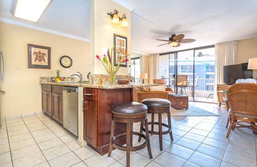 Historic Kailua Village Condo | Newly Renovated Ocean View Condo 🐳 Stunning Views From The Lanai! 🌅 Kona Reef E-22