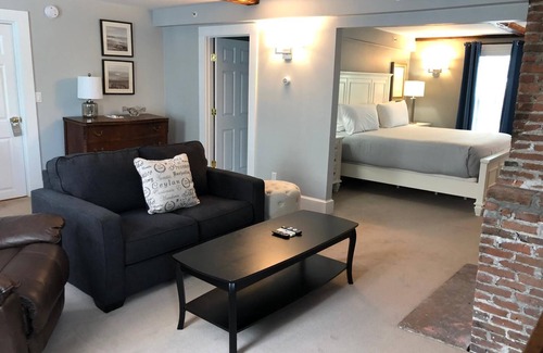 Top of the Hill Apartment | Newly renovated one bedroom unit. Walk to center of town.