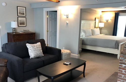 Top of the Hill Apartment | Newly renovated one bedroom unit. Walk to center of town.