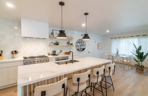 College West House | Newly Renovated, Peaceful, and Modern Sanctuary near downtown San Diego!