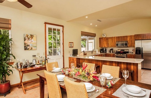 Halama Street House | NEWLY RENOVATED, PRIVATE BEACHFRONT HIDEAWAY ^MOANA^ SLEEPS 8!