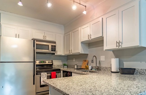 Crabtree Apartment | Newly Renovated Studio Downtown