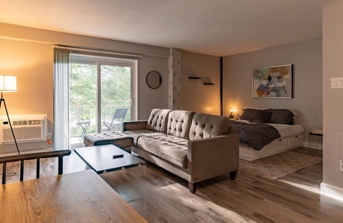 Crabtree Apartment | Newly Renovated Studio Downtown