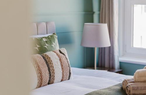 Canary Wharf Apartment | Newly Renovated Stylish Urban Modern 2BED 1Bath E14 Flat