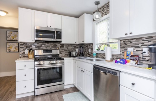Eastward Look House | NEWLY RENOVATED. WALK TO BEACH. FULLY EQUIPPED FOR BEACH. June rate discounted