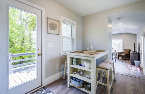 Eastward Look House | NEWLY RENOVATED. WALK TO BEACH. FULLY EQUIPPED FOR BEACH. June rate discounted