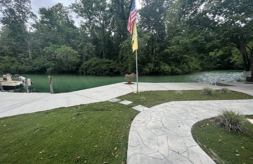 Weeki Wachee Gardens House | *Newly Renovated!* Weeki Wachee Main River w/Kayaks