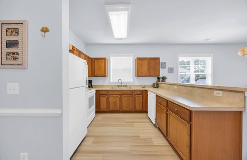 North Myrtle Beach Condo | Newly Updated Condo for Beach Pool and Golf Lovers
