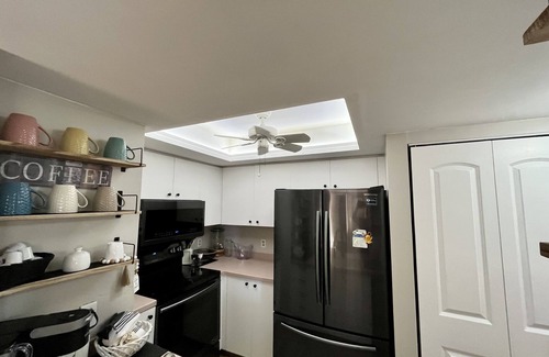 Biggar Condo | Newly updated 2br2br+Den golf course property near airport 90-day min stay