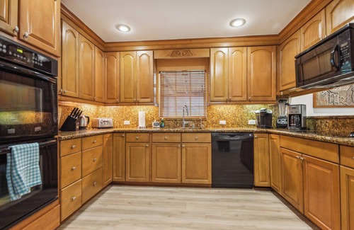 Echo Lake House | Newly UPDATED! 3 BDRM Sleeps 10! Heated Pool, 10min to DT WPB, 15min to Beaches