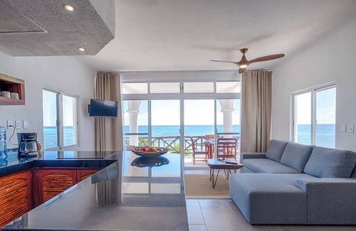 Akumal Condo | Newly Updated Beachfront Condo with Terrace, Pool & Daily Service