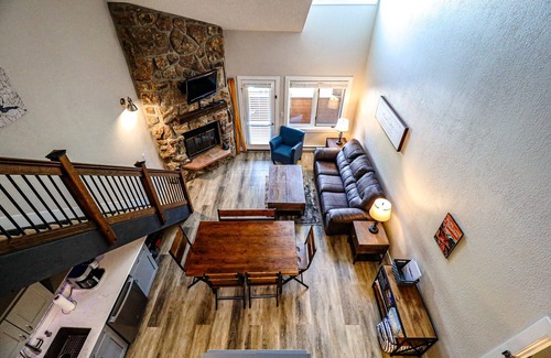 Granby Condo | Newly Updated Condo in Granby! Sleeps 8 - Private bedroom & Loft!