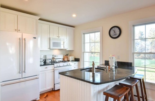 Orleans House | Newly updated spacious steps to water!