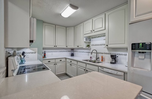 Fernandina Beach Condo | Newly Updated 2 Bed/1 Bath Condo - 3 Minute Walk to Beach - Best Deal Around!