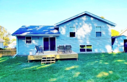 Rockford House | Newly updated warm Rockford tri-level house minutes from Bypass 20, I39 and I90!