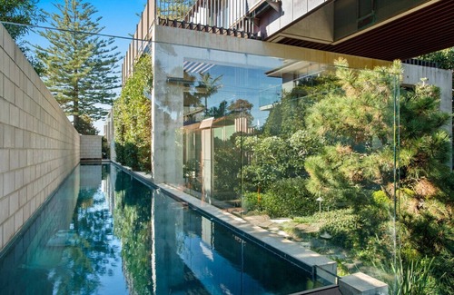 Newport House | Newport Elegance/Absolute Beachfront
