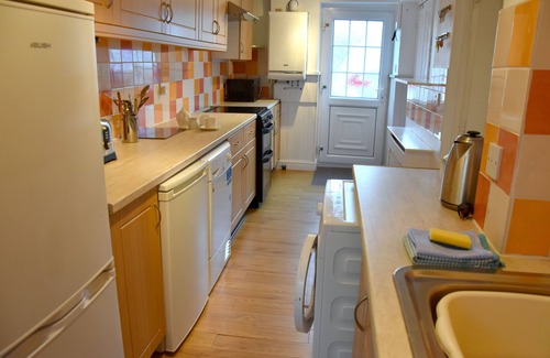 Newquay City Centre House | Newquay Escape: 5 ensuite bedrooms & Parking - Simply Check In