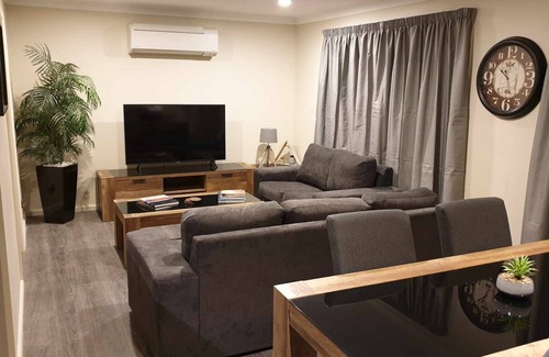 Newstead House | NEWSTEAD MEWS - Free WiFi and close to everything