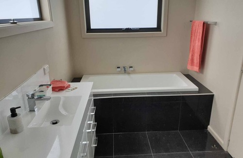 Newstead House | NEWSTEAD MEWS - Free WiFi and close to everything