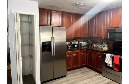 Wesley Chapel South House | NewTampa-W. Chapel 3 room 1.5 bath with a pool on 1 acre. SMOKE & PET FREE!