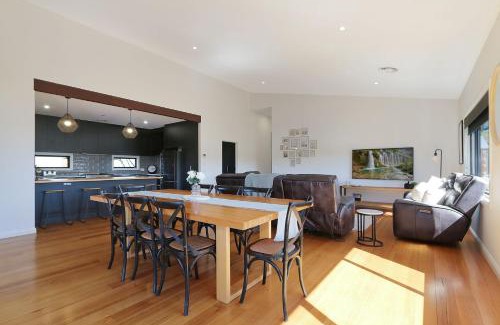 Beechworth House | Newtown Falls Retreat