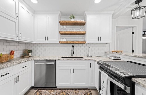 Anderson House | nExperience Serenity on Broadway Lake in this beautiful 3 bedroom home