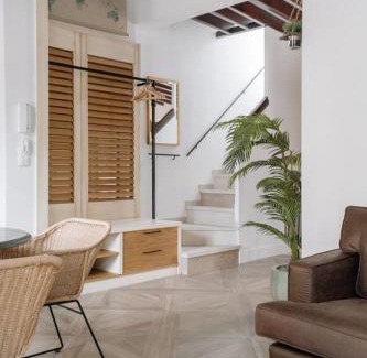 Old Town Apartment | Next Level by Seaward Suites